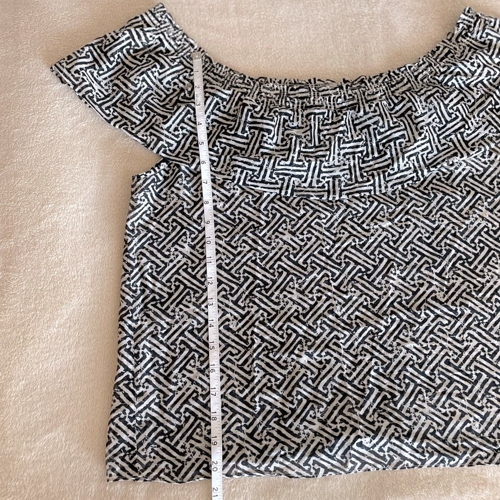 Michael Kors Ethnic Print Flutter Top - Size M - Picture 5 of 8